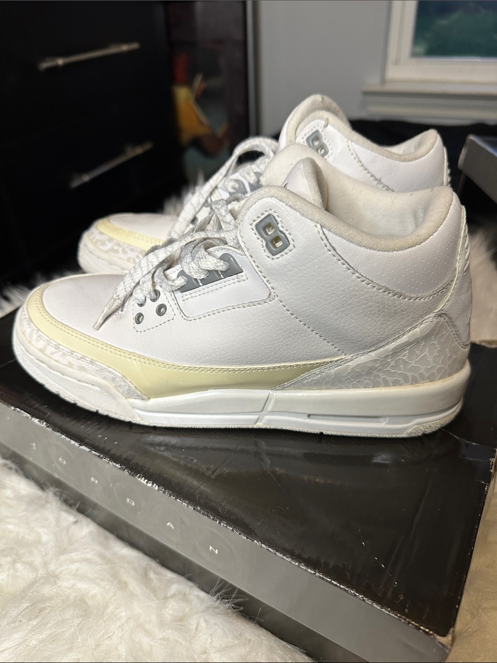 Jordan 3 Kids White & Cream Sneakers - Picture 3 of 6